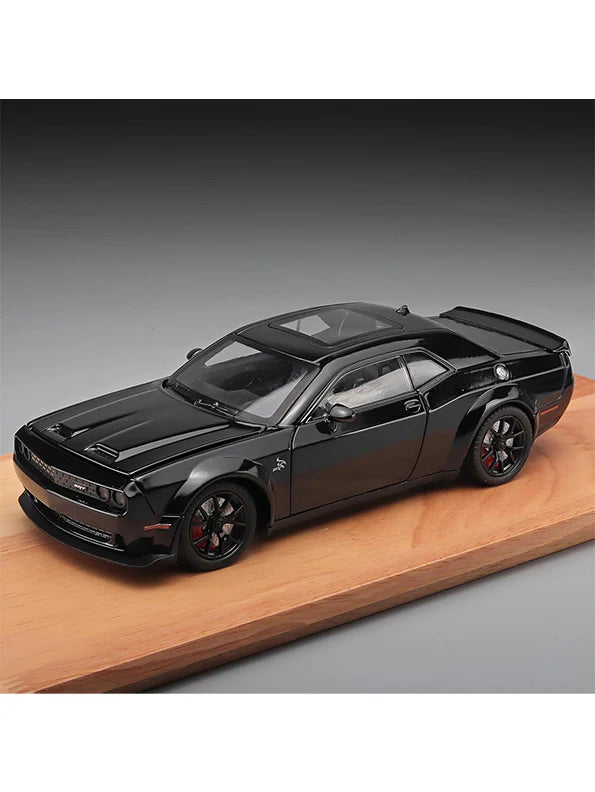 Dodge Challenger SRT Hellcat 1:24 diecast scale model car