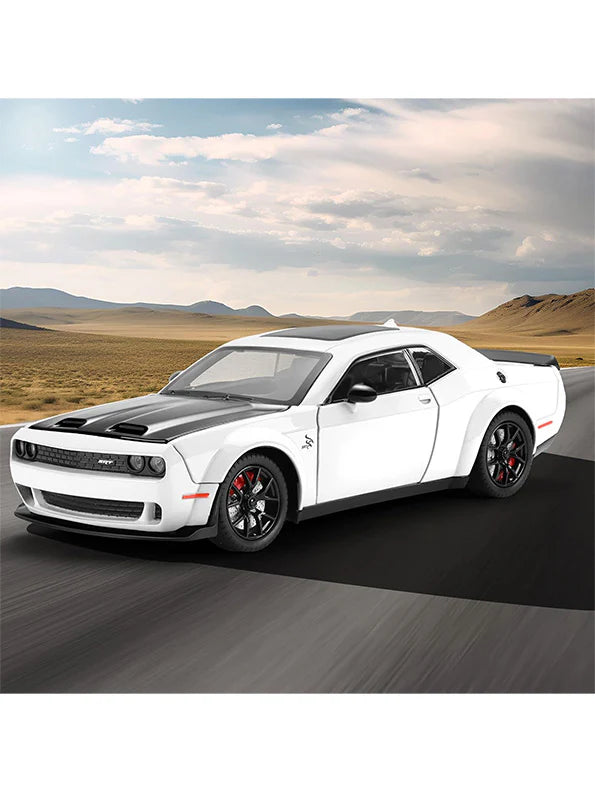 Dodge Challenger SRT Hellcat 1:24 diecast scale model car