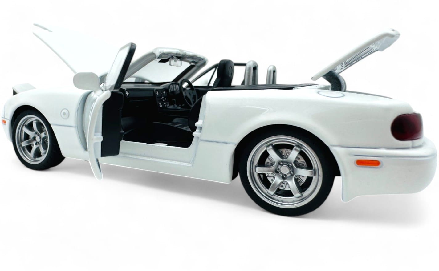 Mazda MX-5 Miata 1990 Convertible diecast scale model  1:24