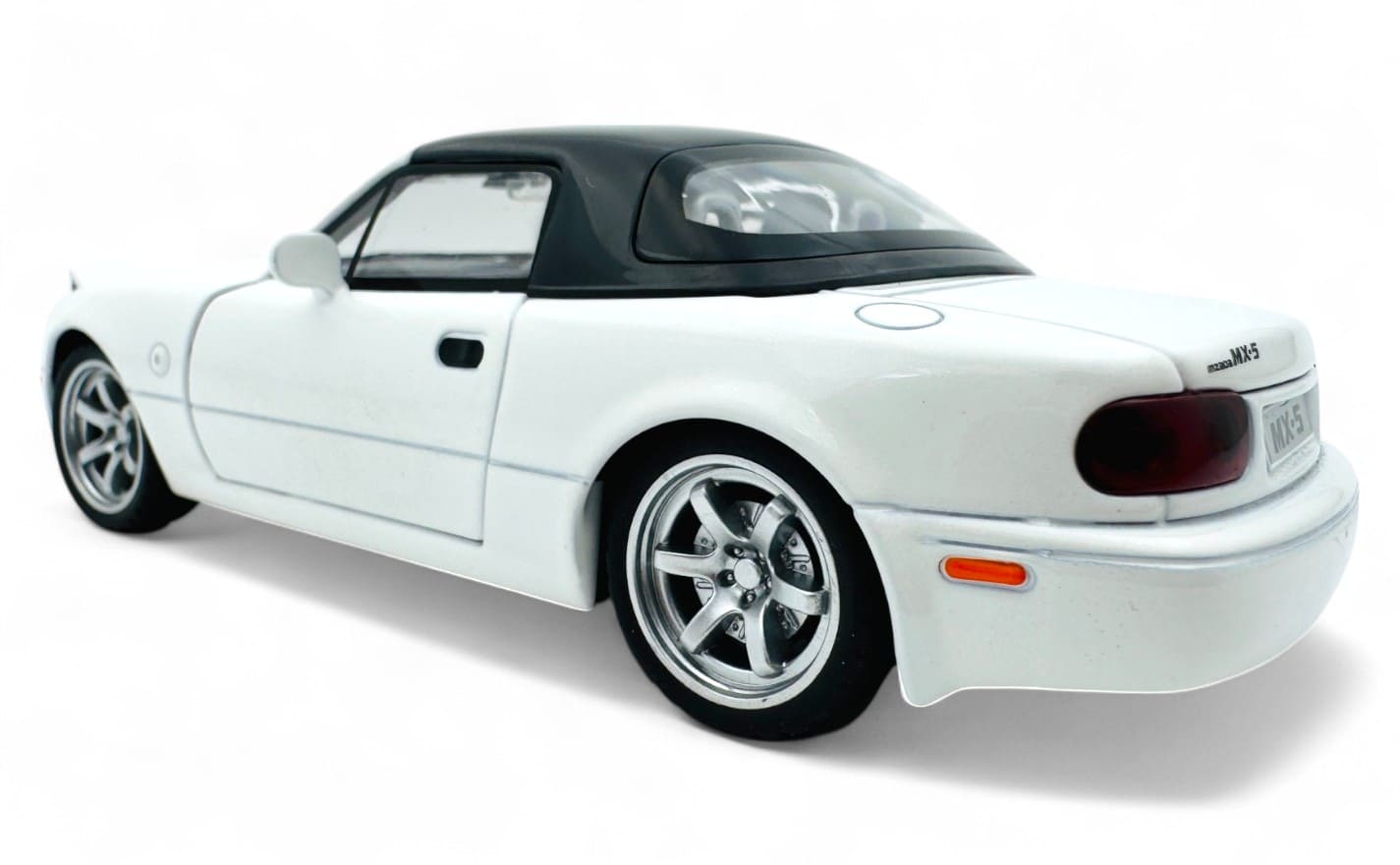 Mazda MX-5 Miata 1990 Convertible diecast scale model  1:24