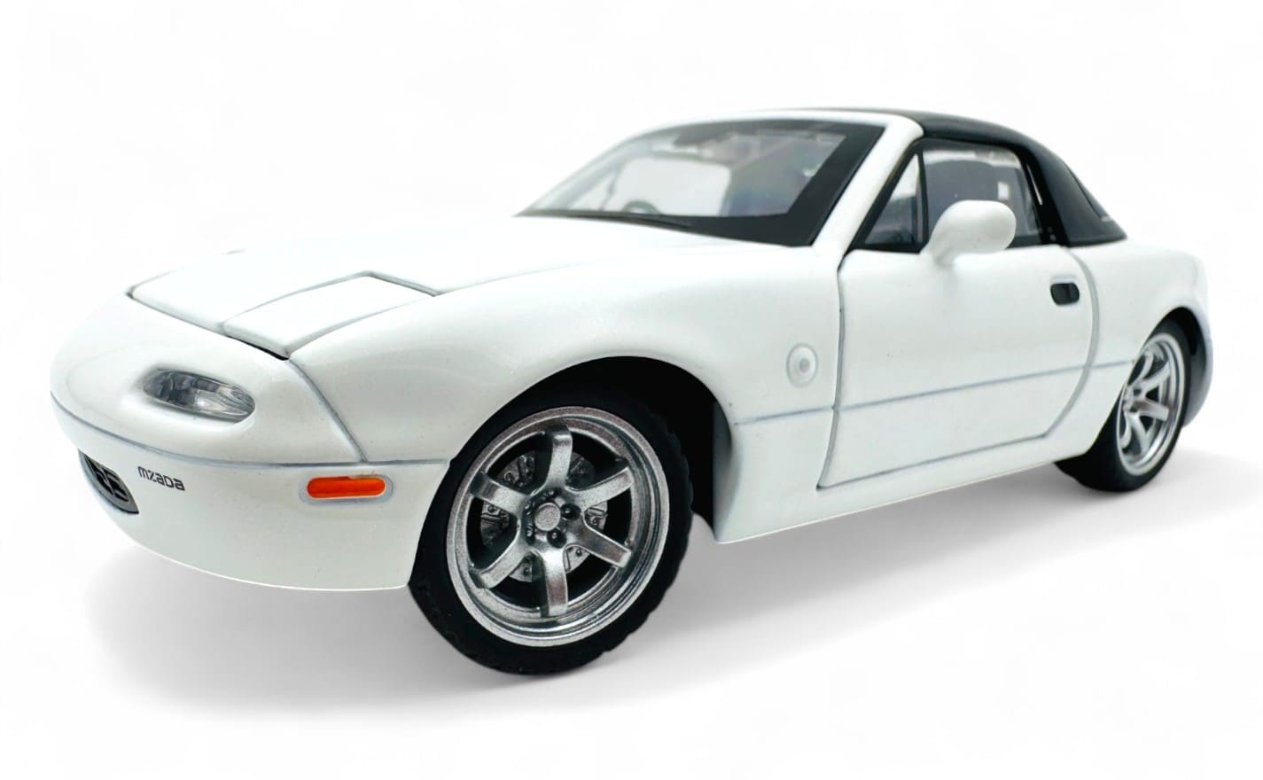 Mazda MX-5 Miata 1990 Convertible diecast scale model  1:24