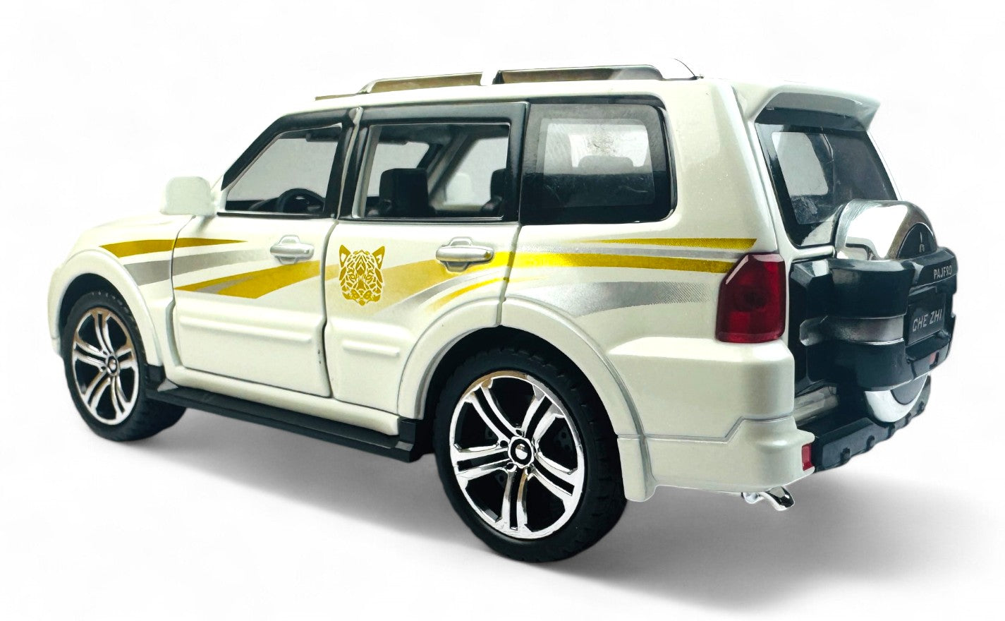 Mitsubishi Pajero diecast scale model car 1:24