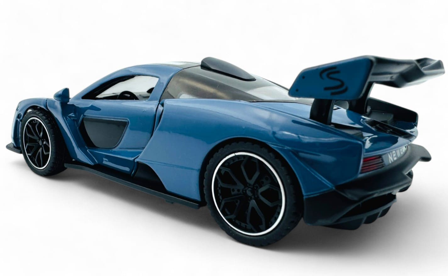 McLaren Senna Supercar diecast scale model car 1:24