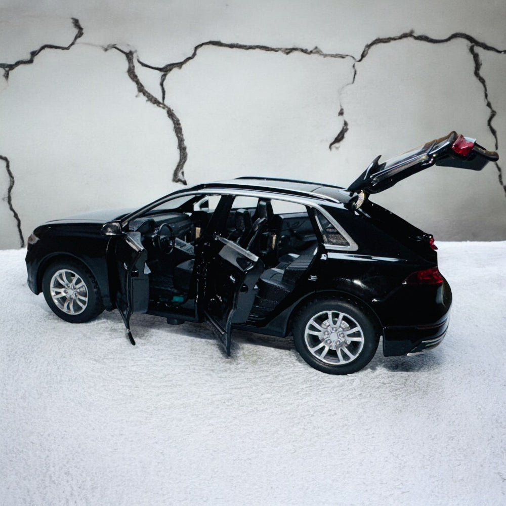 Big Die-Cast Metal Car Audi Q8 Scale 1:24
