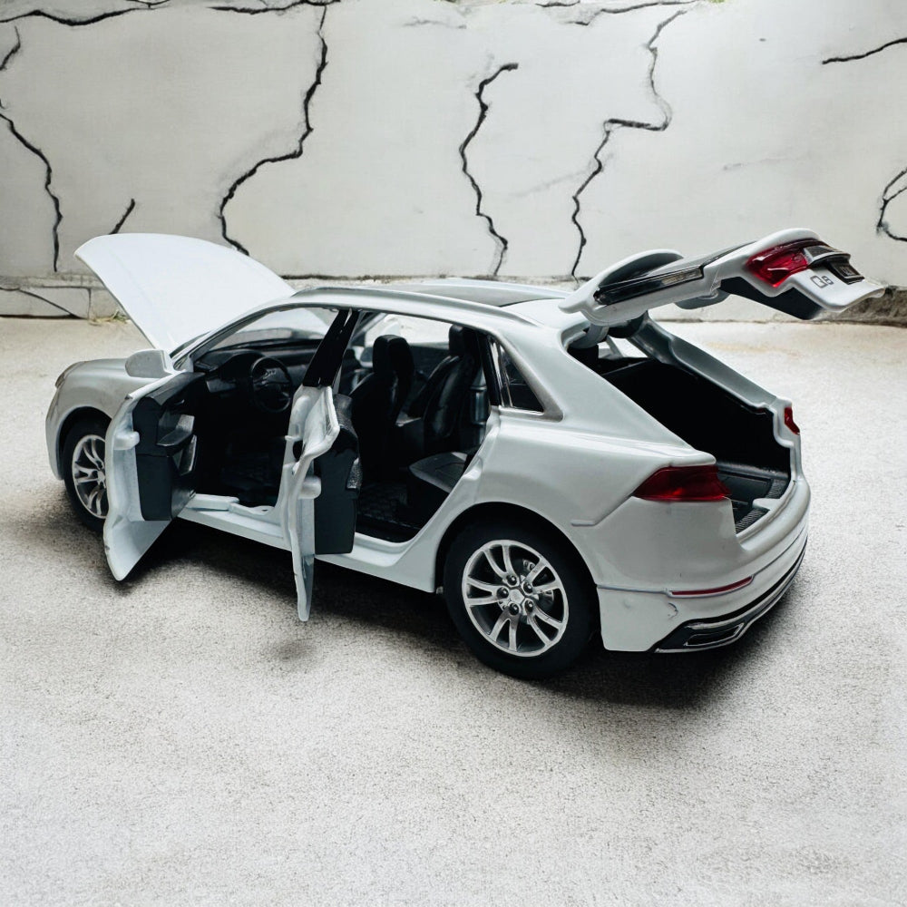 Big Die-Cast Metal Car Audi Q8 Scale 1:24