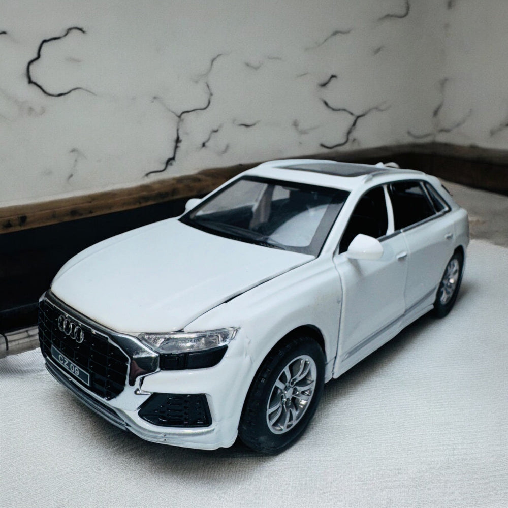 Big Die-Cast Metal Car Audi Q8 Scale 1:24